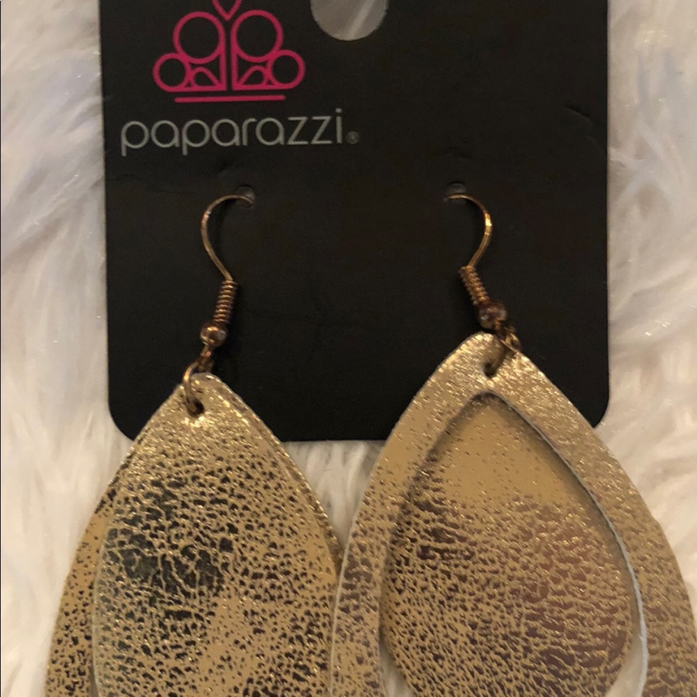 Gold leather dandling earrings